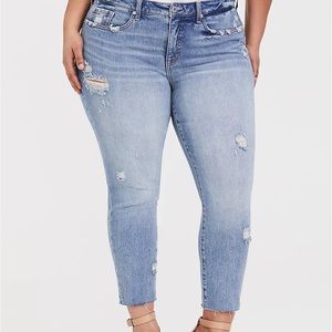 HIGH RISE STRAIGHT JEAN VINTAGE STRETCH LIGHT WASH